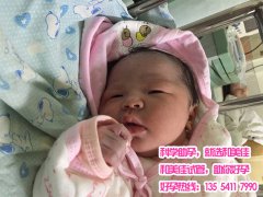 周先生的妻子做了巧克力囊肿剥除术，通过试管婴儿技术成功怀孕产子
