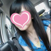 为客户怀上双胞胎的代妈女孩 